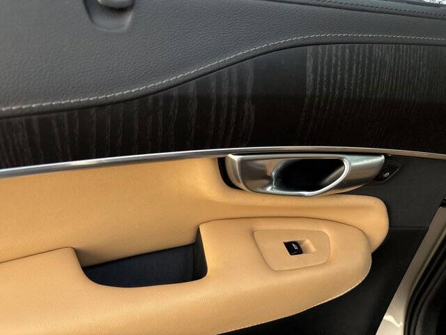 2024 Volvo XC90 Recharge T8 Ultimate Bright Theme 7P