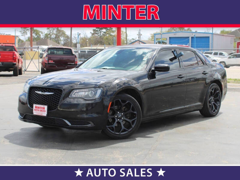 2019 Chrysler 300 Touring's photo