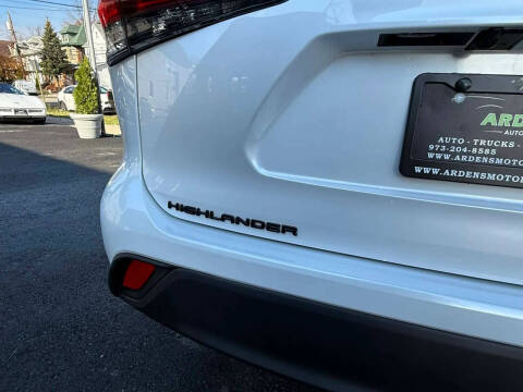 2022 Toyota Highlander LE