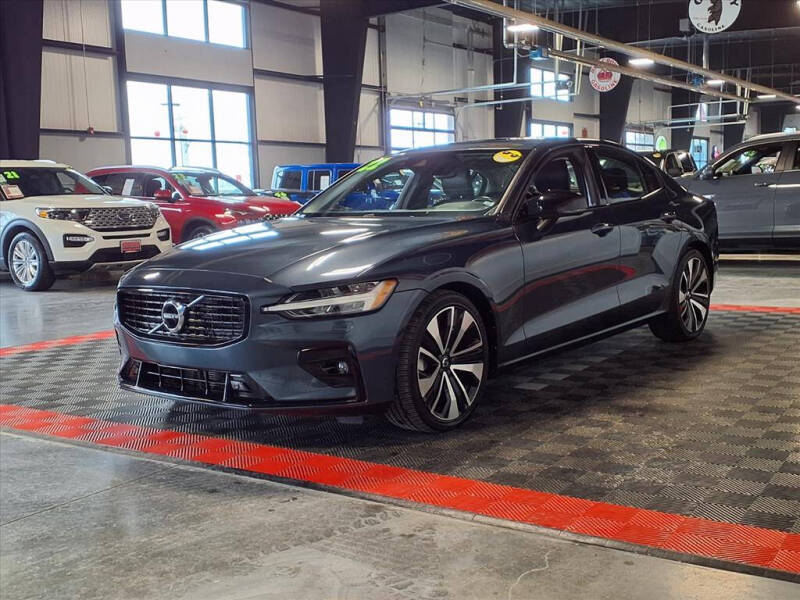 2022 Volvo S60 B5 Momentum