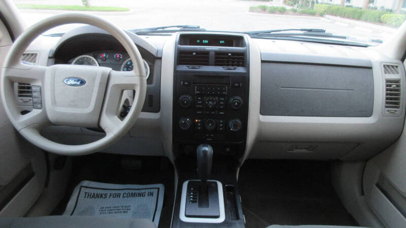 2011 Ford Escape XLS photo 32