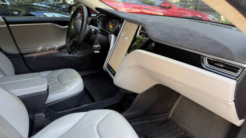 2015 Tesla Model S 70D