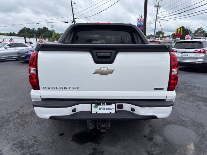 2011 Chevrolet Avalanche LS