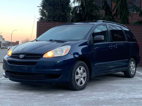 2005 Toyota Sienna for sale at KG MOTORS in West Newton MA