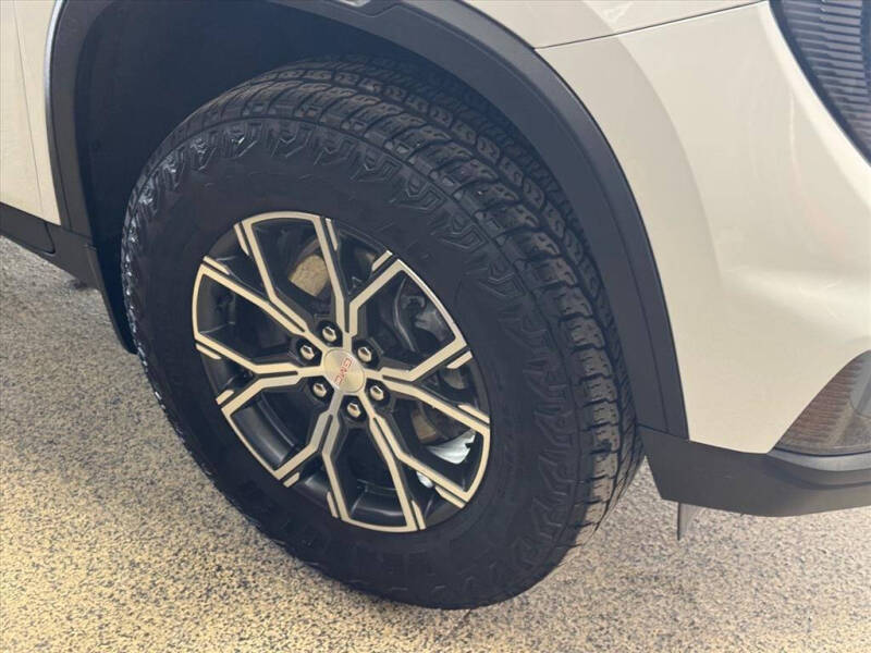2024 GMC Acadia AT4