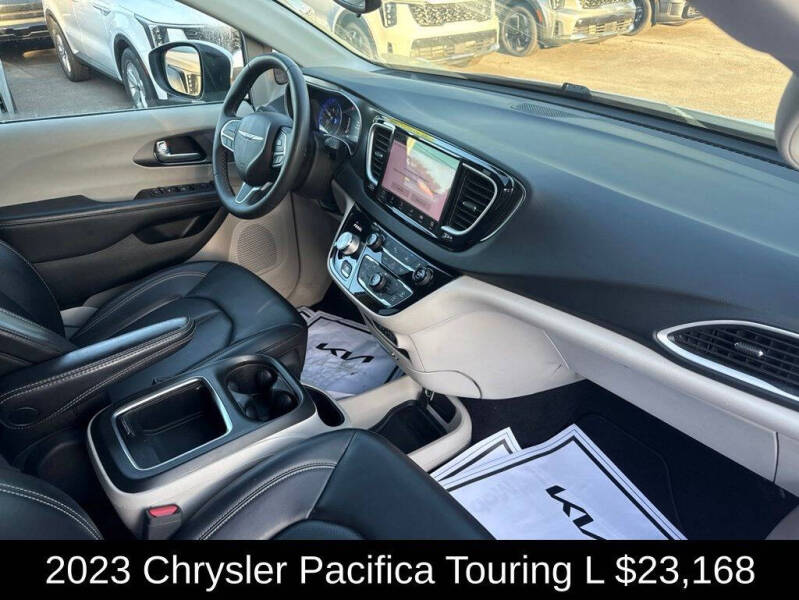 2023 Chrysler Pacifica Touring L
