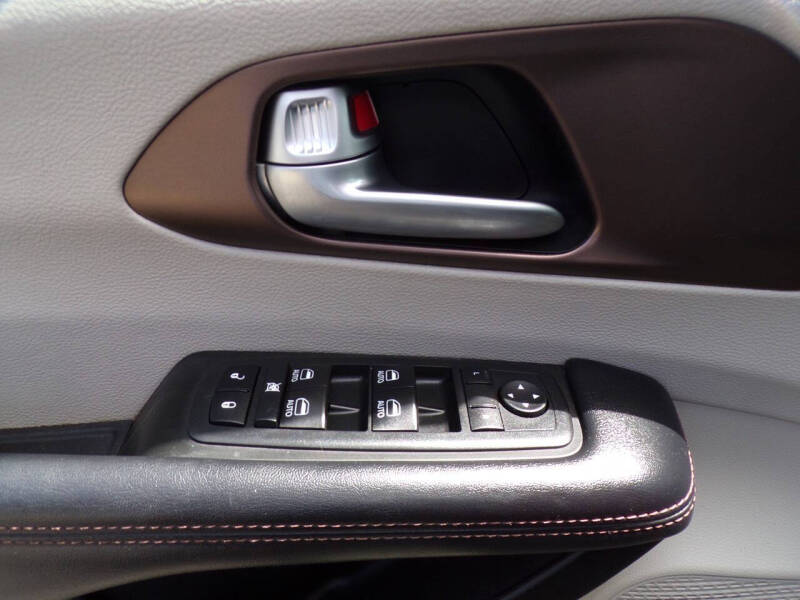2017 Chrysler Pacifica Touring-L Plus