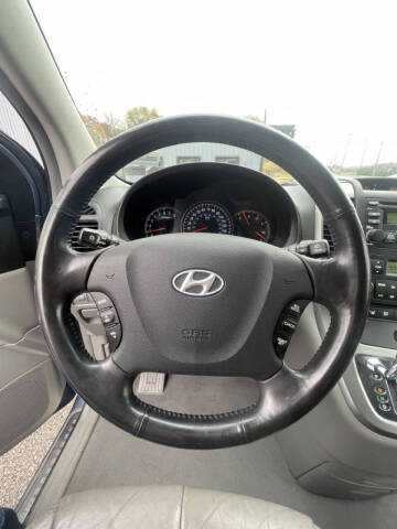 2007 Hyundai Entourage GLS