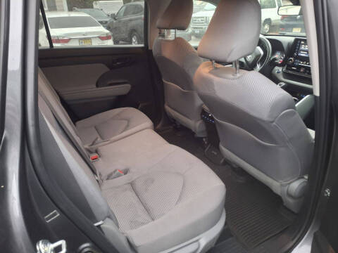 2022 Toyota Highlander LE