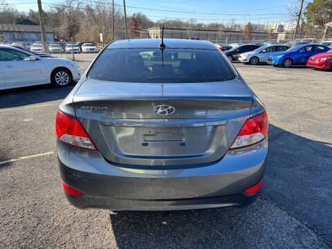 2012 Hyundai Accent GLS