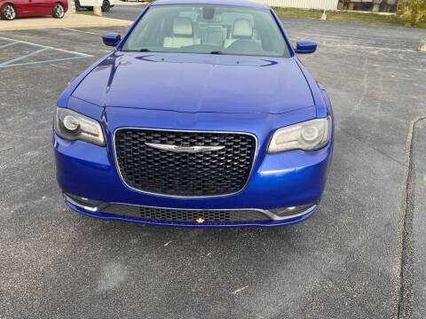 2018 Chrysler 300 for sale at Davco Auto in Fort Wayne IN