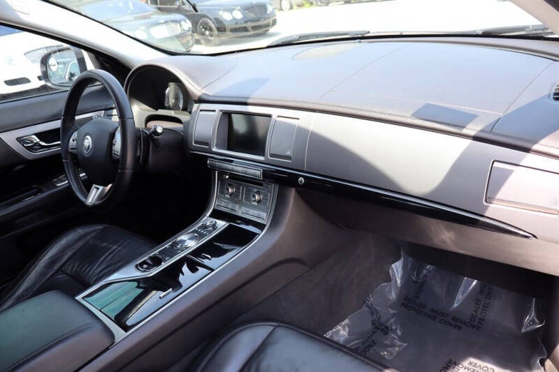 2011 Jaguar XF