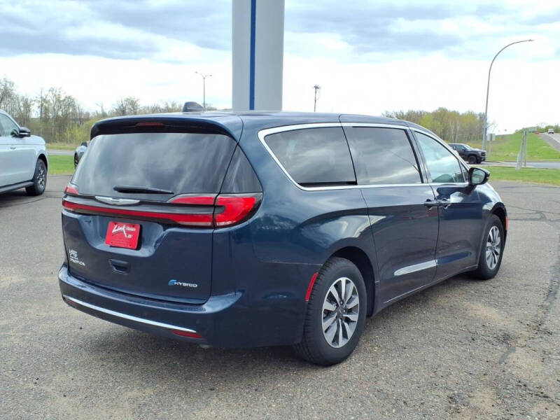 2024 Chrysler Pacifica Plug-In Hybrid Select
