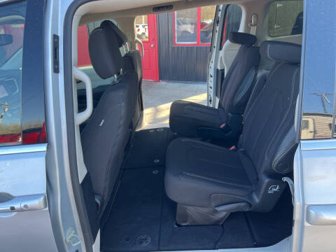 2023 Chrysler Voyager LX