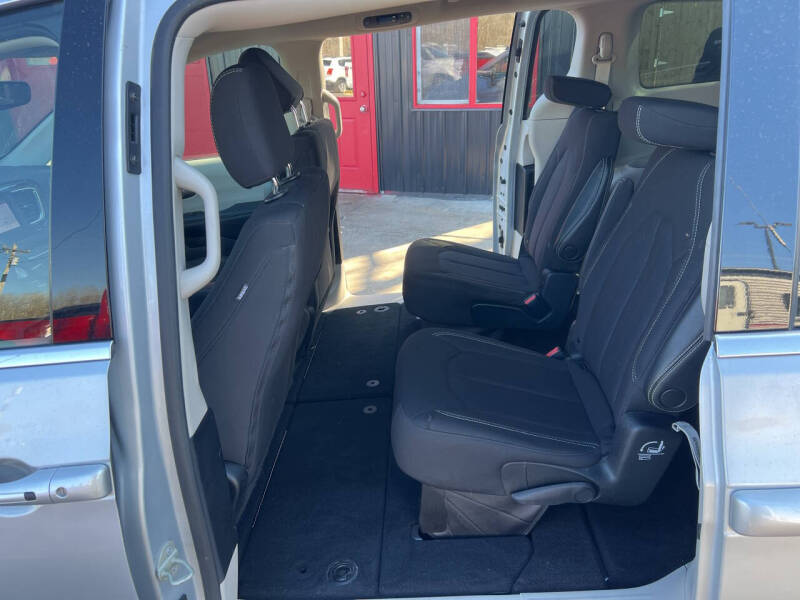 2023 Chrysler Voyager LX
