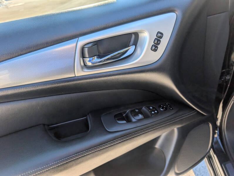 2019 Nissan Pathfinder SL