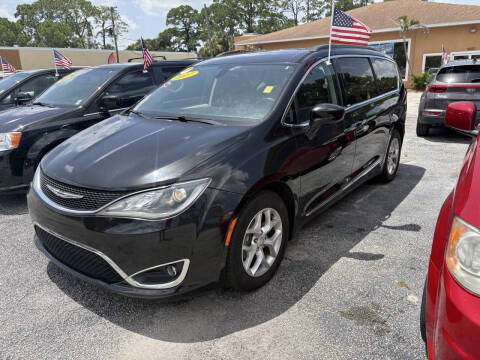 2017 Chrysler Pacifica Touring-L
