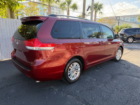 2013 Toyota Sienna XLE 8-Passenger