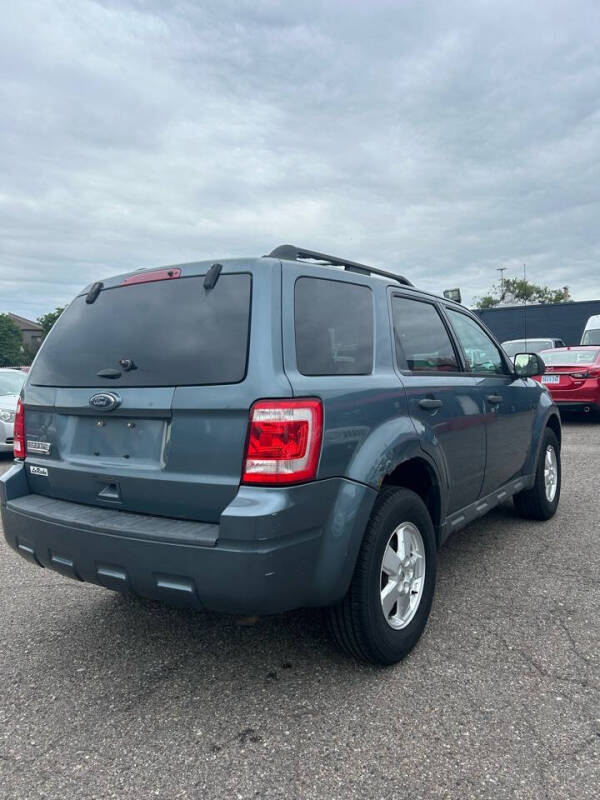 2011 Ford Escape XLT photo 7