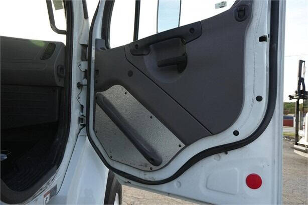 2016 Freightliner M2 106