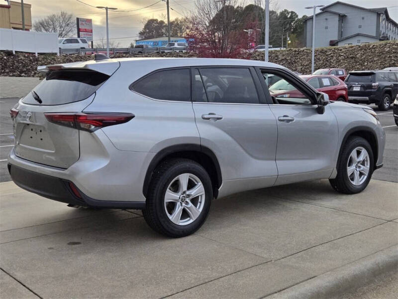 2024 Toyota Highlander LE