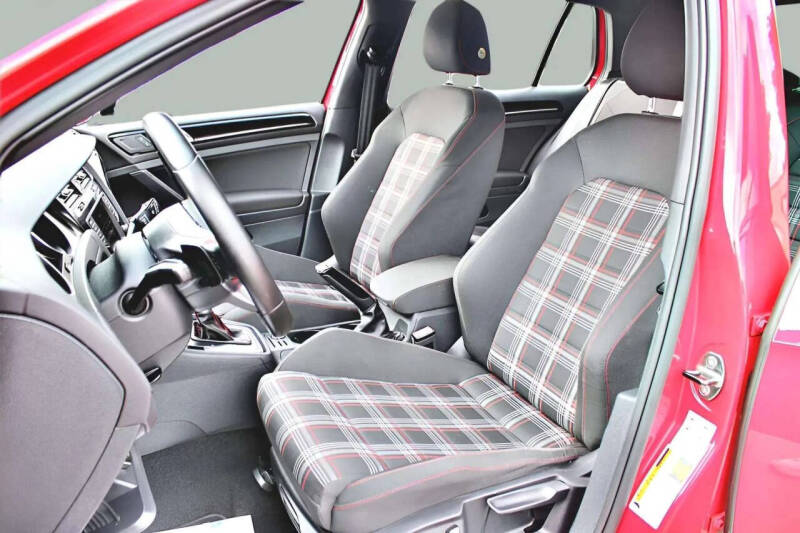 2017 Volkswagen Golf GTI S