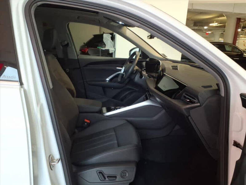 2025 Audi Q5 quattro Premium TFSI