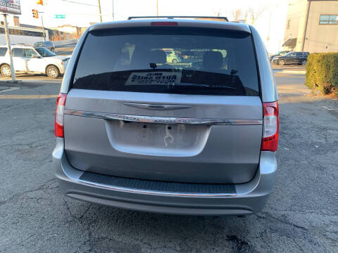 2016 Chrysler Town and Country Touring
