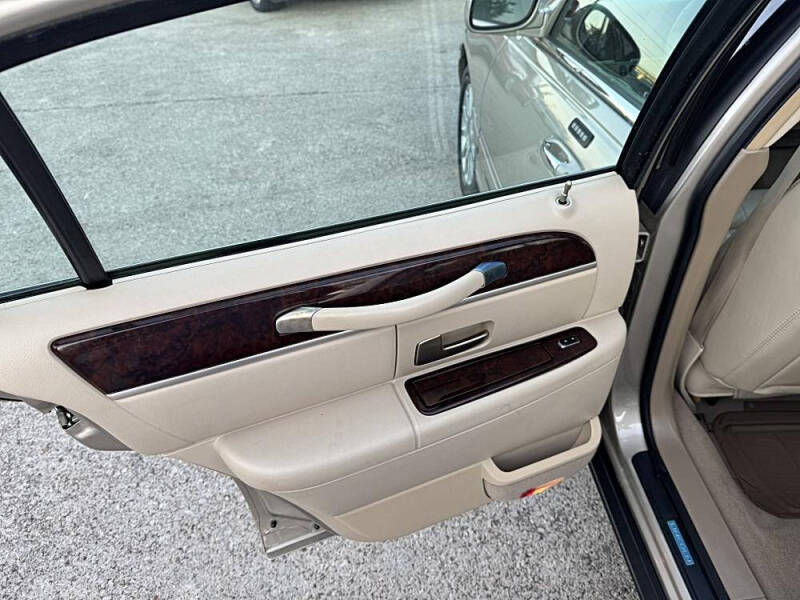 2007 Lincoln Town Car Signature