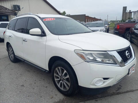 2013 Nissan Pathfinder for sale at El Rancho Auto Sales in Des Moines IA