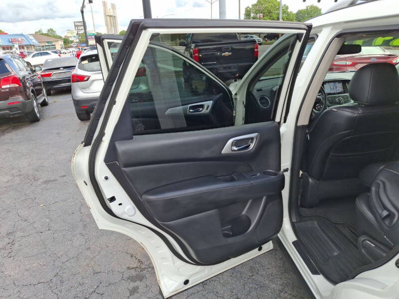 2019 Nissan Pathfinder SL