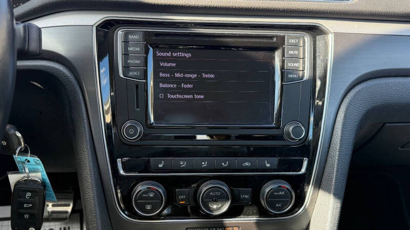 2017 Volkswagen Passat 1.8T R-Line