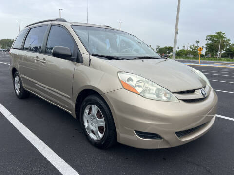 2006 Toyota Sienna for sale at Nation Autos Miami in Hialeah FL