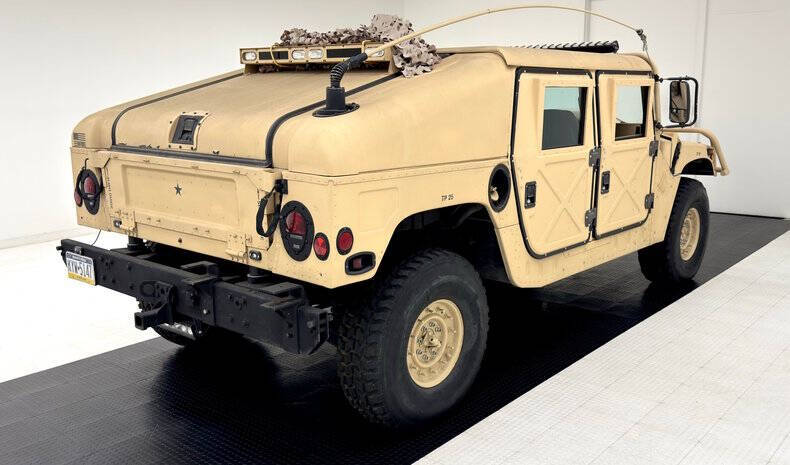 2005 AM General Hummer