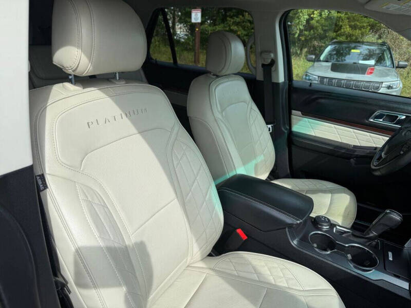 2017 Ford Explorer Platinum