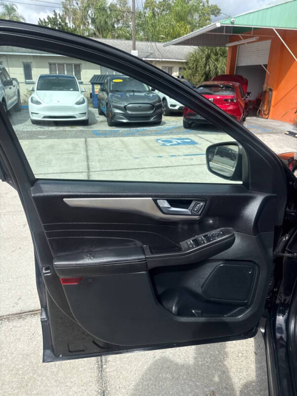 2021 Ford Escape Hybrid SE