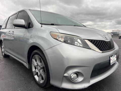 2013 Toyota Sienna SE 8-Passenger