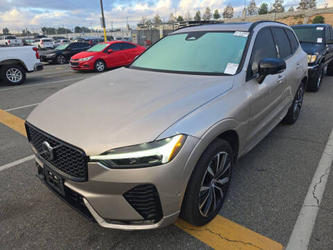 2024 Volvo XC60 B5 Ultimate Dark Theme