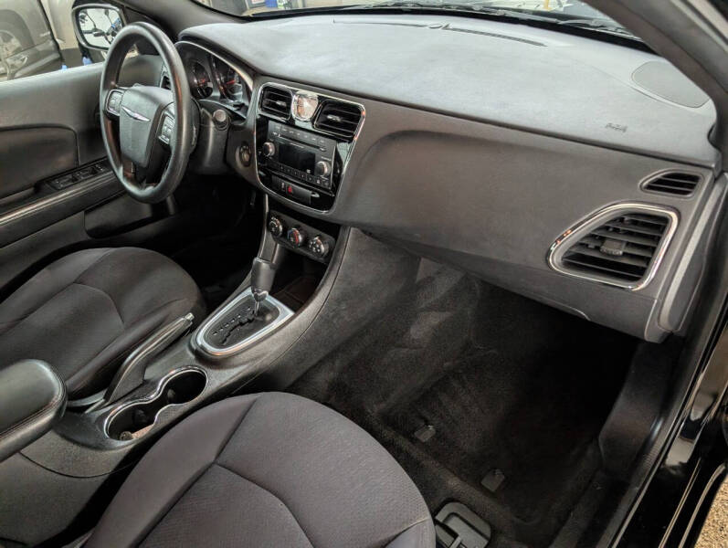 2013 Chrysler 200 LX