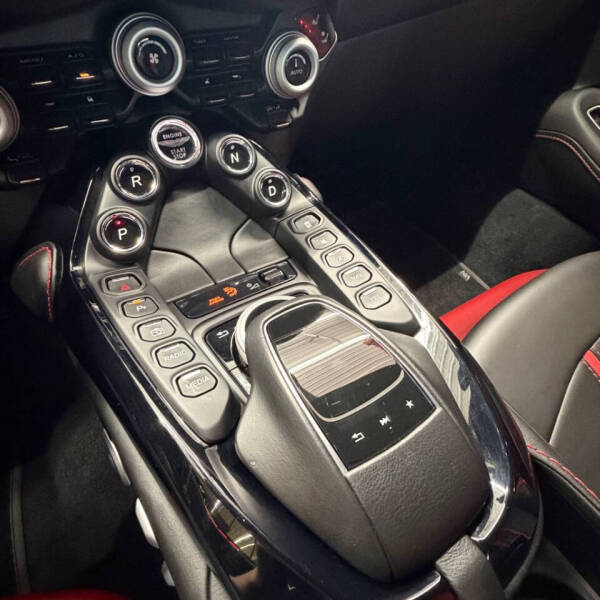 2021 Aston Martin Vantage