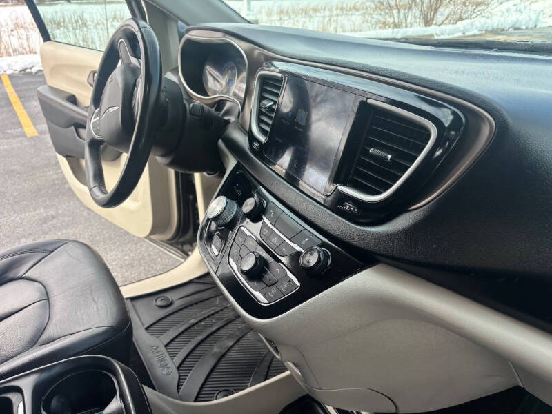 2017 Chrysler Pacifica Touring Plus