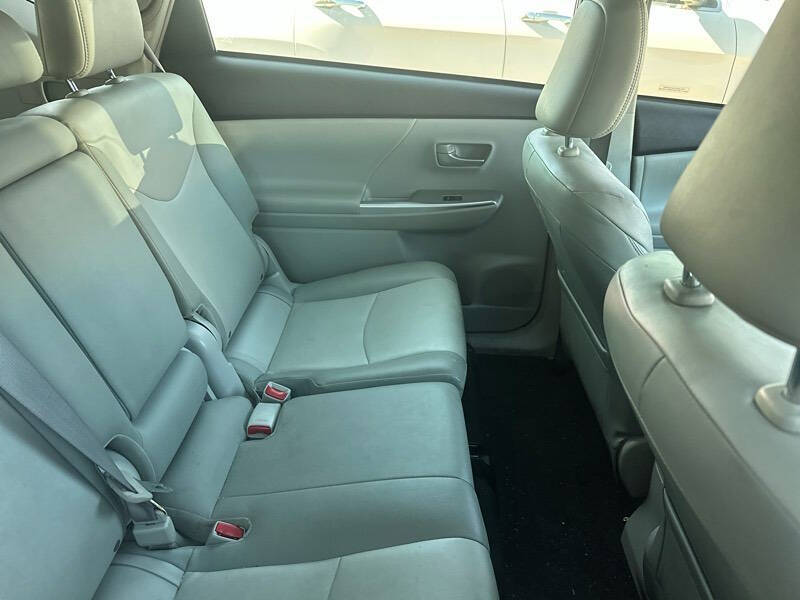 2013 Toyota Prius v Five