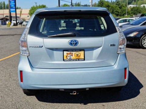 2013 Toyota Prius v Five
