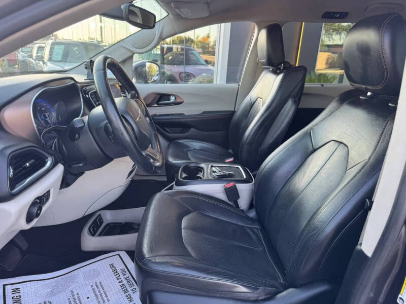2017 Chrysler Pacifica Touring-L Plus