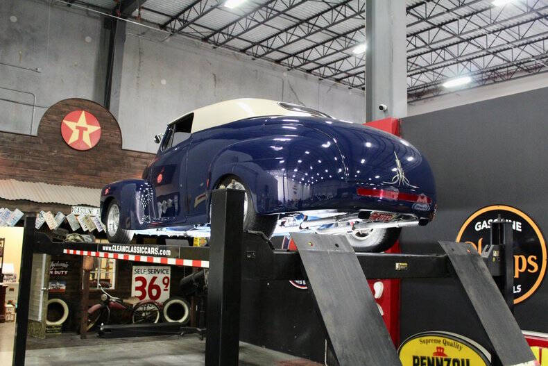 1946 Ford Super Deluxe