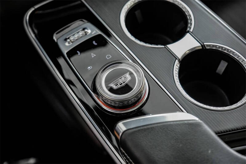 2024 Cadillac LYRIQ Luxury 1