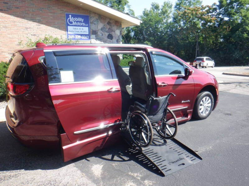 2017 Chrysler Pacifica for sale at Mobility Motors LLC - A Wheelchair Van in Battle Creek MI