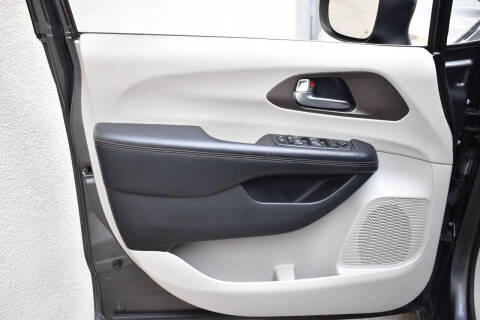 2019 Chrysler Pacifica L