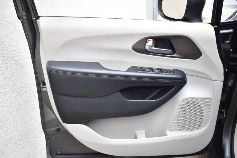 2019 Chrysler Pacifica L