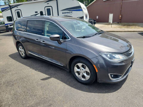 2017 Chrysler Pacifica Touring-L Plus